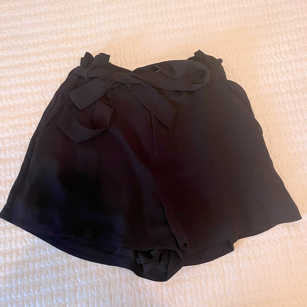 Black flowy shorts, size L